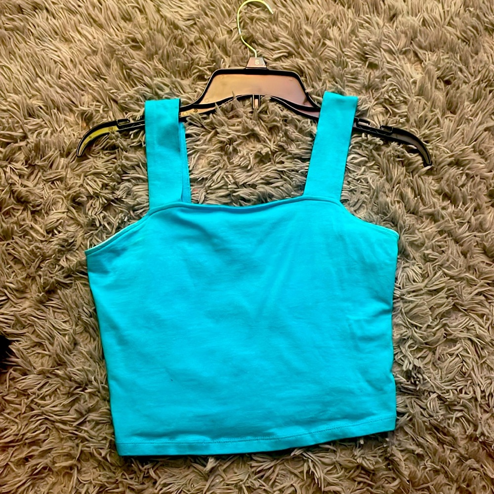 SO cropped tank top